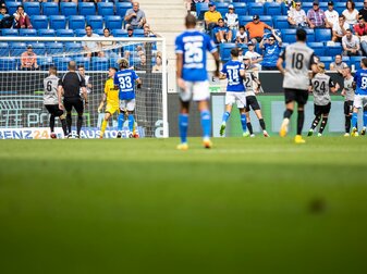 Hoffenheims Dennis Geiger (r.) macht das Tor zur Führung der Gastgeber. Hoffenheims Dennis Geiger (r.) macht das Tor zur Führung der Gastgeber.