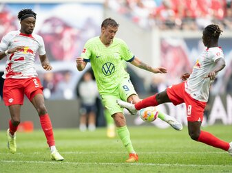 Gegen RB Leipzig war Wolfsburgs Max Kruse (M) im Einsatz. Gegen RB Leipzig war Wolfsburgs Max Kruse (M) im Einsatz.