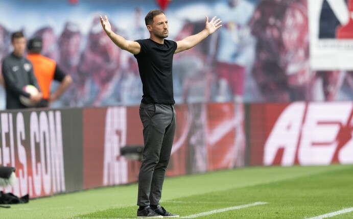 RB Leipzigs Trainer Domenico Tedesco kritisiert den Umgang mit dem FC Teutonia 05 Ottensen bei der Suche nach einem Stadion.