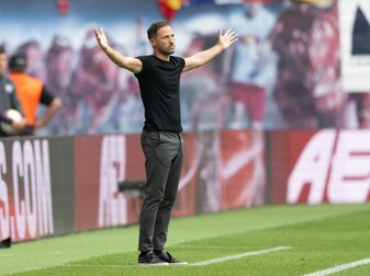 RB Leipzigs Trainer Domenico Tedesco kritisiert den Umgang mit dem FC Teutonia 05 Ottensen bei der Suche nach einem Stadion. RB Leipzigs Trainer Domenico Tedesco kritisiert den Umgang mit dem FC Teutonia 05 Ottensen bei der Suche nach einem Stadion.