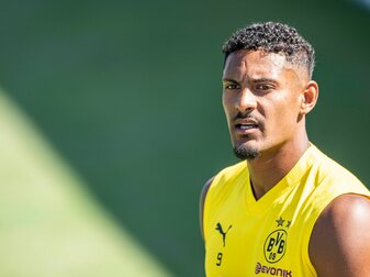 BVB-Stürmer Sebastien Haller freut sich über die Anteilnahme. BVB-Stürmer Sebastien Haller freut sich über die Anteilnahme.