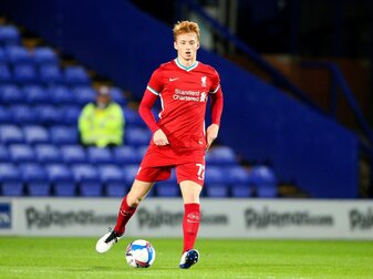 Schalke leiht Liverpools van den Berg aus Schalke leiht Liverpools van den Berg aus