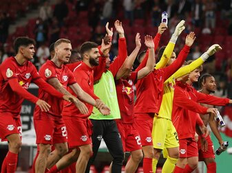 Gute Stimmung beim RB Leipzig: Angeführt von Timo Werner ist der Verein problemlos in die zweite Runde des DFB-Pokal eingezogen. Der Titelverteidiger besiegte Viertligist Teutonia Ottensen klar mit Gute Stimmung beim RB Leipzig: Angeführt von Timo Werner ist der Verein problemlos in die zweite Runde des DFB-Pokal eingezogen. Der Titelverteidiger besiegte Viertligist Teutonia Ottensen klar mit