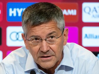 Der Präsident des FC Bayern München: Herbert Hainer nimmt an einer Pressekonferenz teil. Der Präsident des FC Bayern München: Herbert Hainer nimmt an einer Pressekonferenz teil.