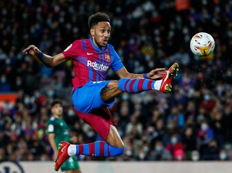 Medienberichten zufolge ist Barcelonas Pierre-Emerick Aubameyang bei einem Überfall in seinem Haus verletztvworden. Medienberichten zufolge ist Barcelonas Pierre-Emerick Aubameyang bei einem Überfall in seinem Haus verletztvworden.