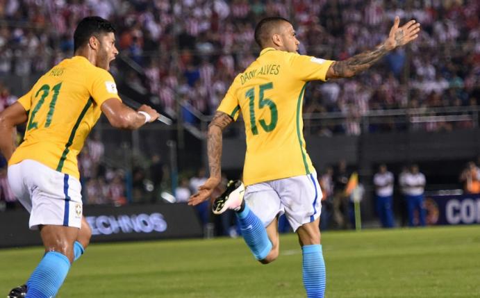 Dani Alves rettet Brasilien einen Punkt (Quelle: SID-IMAGES/AFP)