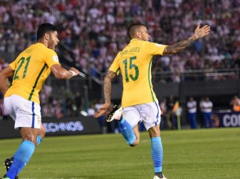Dani Alves rettet Brasilien einen Punkt (Quelle: SID-IMAGES/AFP) Dani Alves rettet Brasilien einen Punkt (Quelle: SID-IMAGES/AFP)