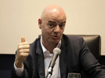 Gianni Infantino möchte mehr Turnier-Teilnehmer. Foto: Juan Ignacio Mazzoni Gianni Infantino möchte mehr Turnier-Teilnehmer. Foto: Juan Ignacio Mazzoni