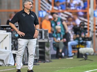 Unruhe in Bochum: Trainer Reis "absolut angenervt" Unruhe in Bochum: Trainer Reis "absolut angenervt"