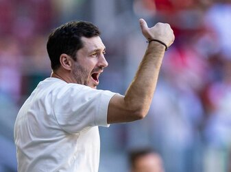 Nach seinem Weckruf in der Halbzeitpause lief das Spiel gegen den FC Augsburg besser: Hertha BSC Berlins Trainer Sandro Schwarz. Nach seinem Weckruf in der Halbzeitpause lief das Spiel gegen den FC Augsburg besser: Hertha BSC Berlins Trainer Sandro Schwarz.