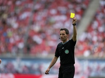 Vor dem Start der Champions League sind die UEFA-Schiedsrichter dazu angehalten, strenger gegen Fehlverhalten auf dem Platz vorzugehen. Vor dem Start der Champions League sind die UEFA-Schiedsrichter dazu angehalten, strenger gegen Fehlverhalten auf dem Platz vorzugehen.