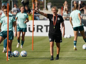 Muss mit den DFB-Frauen in Bulgarien ran: Bundestrainerin Martina Voss-Tecklenburg. Muss mit den DFB-Frauen in Bulgarien ran: Bundestrainerin Martina Voss-Tecklenburg.