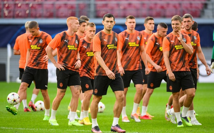 Die Spieler von Schachtjor Donezk beim Abschlusstraining vor der Partie in Leipzig.