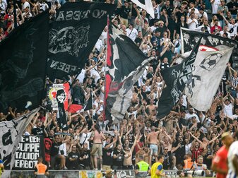 Das Heimdebüt von Eintracht Frankfurt in der Champions League gegen Sporting Lissabon kann vor Fans ausgetragen werden. Das Heimdebüt von Eintracht Frankfurt in der Champions League gegen Sporting Lissabon kann vor Fans ausgetragen werden.