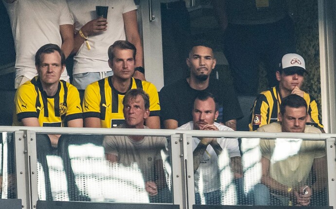 Zurück im Stadion: BVB-Angreifer Sébastien Haller (hinten, 2.v.r).