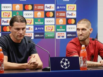 Er läuft erstmals für die Königsklasse auf: Robert Andrich (r) von Bayer Leverkusen. Er läuft erstmals für die Königsklasse auf: Robert Andrich (r) von Bayer Leverkusen.