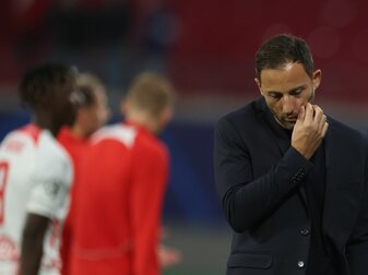 Leipzigs Trainer Domenico Tedesco nach der Niederlage gegen Schachtjor Donezk. Leipzigs Trainer Domenico Tedesco nach der Niederlage gegen Schachtjor Donezk.