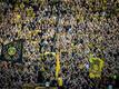 BVB-Fans auf der Südtribüne feuern vor dem Spiel ihr Team an.