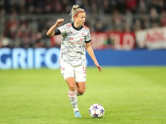 Knie-OP: Bayern-Frauen mehrere Monate ohne Glas Knie-OP: Bayern-Frauen mehrere Monate ohne Glas