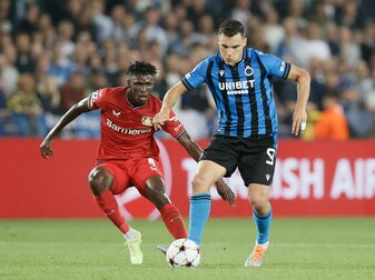 Ferran Jutgla (r) vom FC Brügge gegen Odilon Kossounou von Bayer Leverkusen. Ferran Jutgla (r) vom FC Brügge gegen Odilon Kossounou von Bayer Leverkusen.