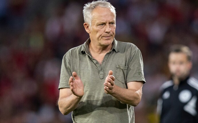 Freiburgs Trainer Christian Streich hat seine Mannschaft unter anderem mit einem Video-Studium auf seinen Gegner Karabach Agdam vorbereitet.