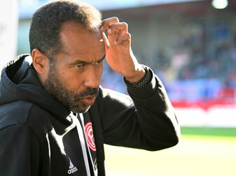 Düsseldorfs Trainer Daniel Thioune hat Personalsorgen. Düsseldorfs Trainer Daniel Thioune hat Personalsorgen.