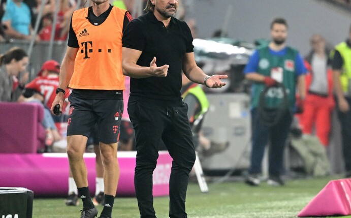 Mönchengladbachs Trainer Daniel Farke zeigt Respekt vor Freiburg.