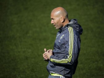 Zinedine Zidane kennt den Clásico noch als Spieler. Foto: Emilio Naranjo Zinedine Zidane kennt den Clásico noch als Spieler. Foto: Emilio Naranjo