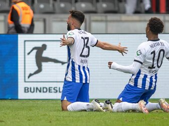 Marco Richter (l) von Hertha BSC jubelt nach seinem Treffer zum 2:1 mit Teamkollege Jean Paul Boetius. Marco Richter (l) von Hertha BSC jubelt nach seinem Treffer zum 2:1 mit Teamkollege Jean Paul Boetius.