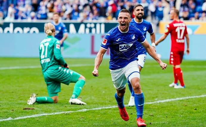 Hoffenheims Torschütze Pavel Kaderabek jubelt über das Tor zum 4:1.