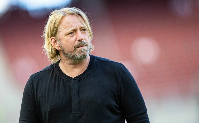 Begeistert vom «coolen» Stuttgarter Elfmeterschützen Serhou Guirassy: Stuttgarts Sportdirektor Sven Mislintat.