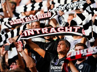 Müssen sich in Marseille an sehr strenge Aufenthaltsregeln halten: Frankfurts Fans.