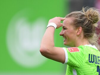 Wolfsburgs Alexandra Popp traf beim 8:2-Sieg beim FSV Gütersloh vierfach. Wolfsburgs Alexandra Popp traf beim 8:2-Sieg beim FSV Gütersloh vierfach.
