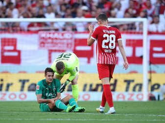 Schock für Gladbach: Neuhaus musste nach 30 Minuten verletzt ausgewechselt werden. Foto: Alex Grimm/Getty Images Schock für Gladbach: Neuhaus musste nach 30 Minuten verletzt ausgewechselt werden. Foto: Alex Grimm/Getty Images