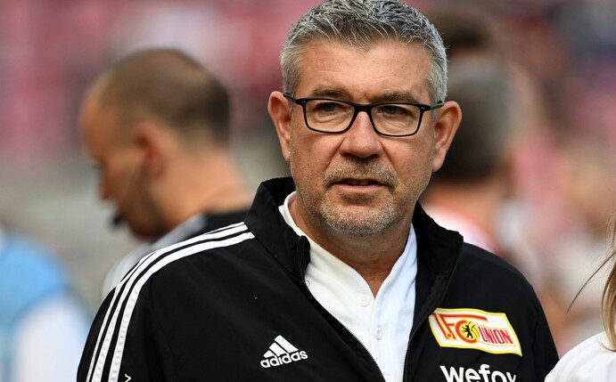Der Schweizer Urs Fischer steht mit dem 1. FC Union Berlin an der Tabellenspitze der Bundesliga.