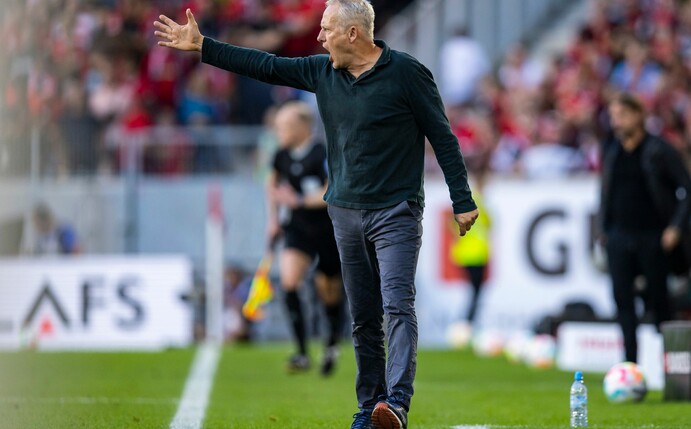 Freiburgs Trainer Christian Streich interessiert trotz gutem Saisonstart die Tabelle nicht.
