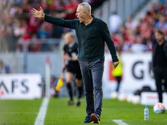 Freiburgs Trainer Christian Streich interessiert trotz gutem Saisonstart die Tabelle nicht. Freiburgs Trainer Christian Streich interessiert trotz gutem Saisonstart die Tabelle nicht.