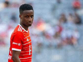 Muss an der Patellasehne operiert werden: Bayern-Profi Bouna Sarr. Muss an der Patellasehne operiert werden: Bayern-Profi Bouna Sarr.