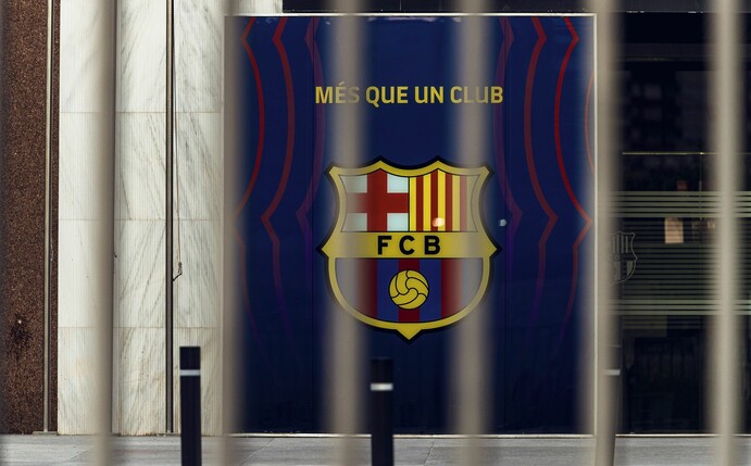 Beim FC Barcelona sollen Vermögenswerte für insgesamt rund 870 Millionen Euro verkauft worden sein.