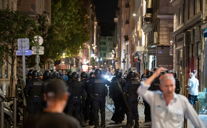 In Marseille nahm die Polizei fünf Personen fest.