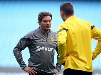 Gelassen in Manchester: BVB-Coach Edin Terzic. Gelassen in Manchester: BVB-Coach Edin Terzic.