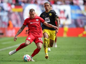 Nijnmah (rechts, hier im Duell mit Leipzigs Raum, l.) durfte gegen RB Leipzig erstmals Bundesligaluft schnuppern. Foto: Ronny Hartmann/AFP via Getty Images Nijnmah (rechts, hier im Duell mit Leipzigs Raum, l.) durfte gegen RB Leipzig erstmals Bundesligaluft schnuppern. Foto: Ronny Hartmann/AFP via Getty Images