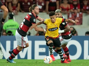 Außenverteidiger Byron Castillo (M.) in Aktion während eines Spiels zwischen Flamengo und Barcelona de Guayaquil im Jahr 2020. Außenverteidiger Byron Castillo (M.) in Aktion während eines Spiels zwischen Flamengo und Barcelona de Guayaquil im Jahr 2020.