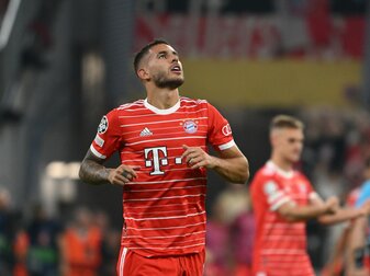 Bayerns Lucas Hernández (l) hat sich im Spiel gegen den FC Barcelona einen Muskelbündelriss im Adduktorenbereich des linken Oberschenkels zugezogen. Bayerns Lucas Hernández (l) hat sich im Spiel gegen den FC Barcelona einen Muskelbündelriss im Adduktorenbereich des linken Oberschenkels zugezogen.