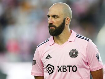 Higuain trifft im selben Spiel an zwei verschiedenen Tagen Higuain trifft im selben Spiel an zwei verschiedenen Tagen