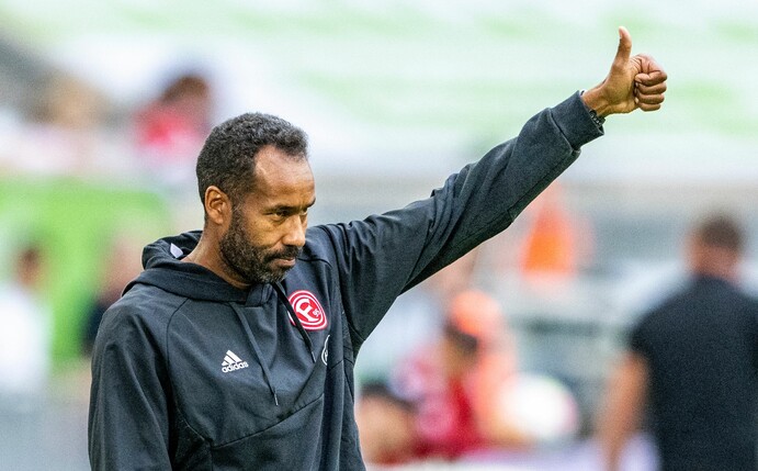 Geht ohne Revanchegelüste und mit Optimismus in das Topspiel gegen den HSV: Düsseldorfs Trainer Daniel Thioune.