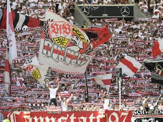 Platzsturm nach Klassenerhalt: 15.000 Euro Strafe für VfB Platzsturm nach Klassenerhalt: 15.000 Euro Strafe für VfB