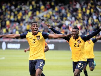 Bei der WM-Qualifikation soll Ecuador einen nicht spielberechtigten Spieler eingesetzt habe. Bei der WM-Qualifikation soll Ecuador einen nicht spielberechtigten Spieler eingesetzt habe.