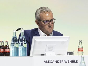 VfB: Wehrle räumt Fehler ein - Mislintat soll verlängern VfB: Wehrle räumt Fehler ein - Mislintat soll verlängern