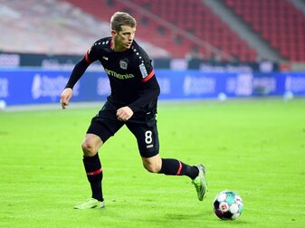 Langjähriger Bayer-Kapitän Bender wird Ehrenspielführer Langjähriger Bayer-Kapitän Bender wird Ehrenspielführer